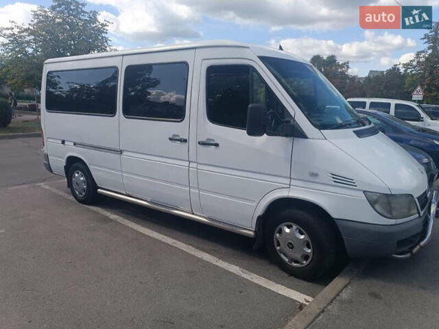 Белый Мерседес Вито, объемом двигателя 2.15 л и пробегом 700 тыс. км за 8200 $, фото 1 на Automoto.ua