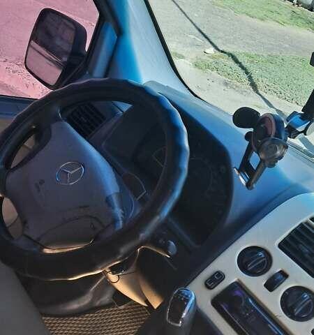 Белый Мерседес Вито, объемом двигателя 2.15 л и пробегом 350 тыс. км за 4300 $, фото 13 на Automoto.ua