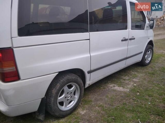 Белый Мерседес Вито, объемом двигателя 2.2 л и пробегом 415 тыс. км за 5600 $, фото 4 на Automoto.ua