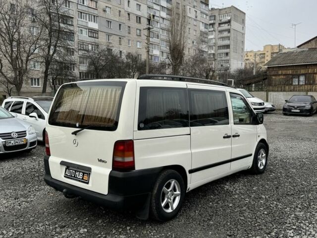Белый Мерседес Вито, объемом двигателя 2.2 л и пробегом 375 тыс. км за 6000 $, фото 1 на Automoto.ua