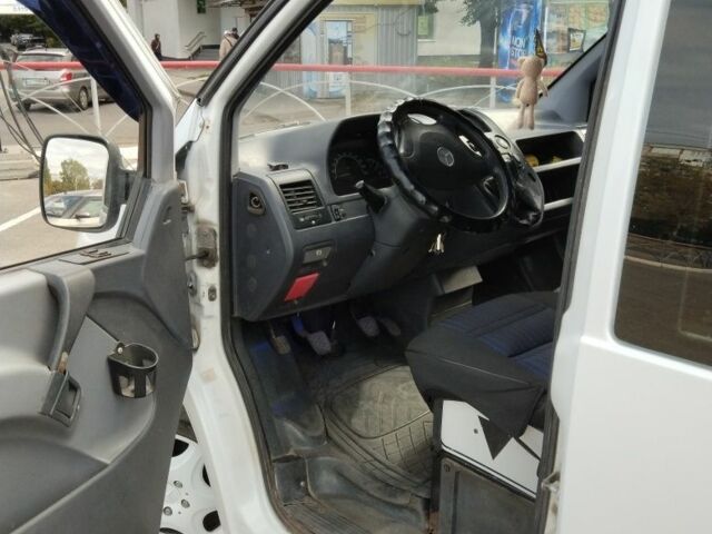 Белый Мерседес Вито, объемом двигателя 2.1 л и пробегом 400 тыс. км за 4900 $, фото 6 на Automoto.ua