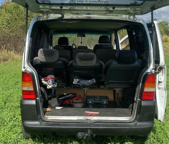 Белый Мерседес Вито, объемом двигателя 2.1 л и пробегом 400 тыс. км за 4300 $, фото 7 на Automoto.ua