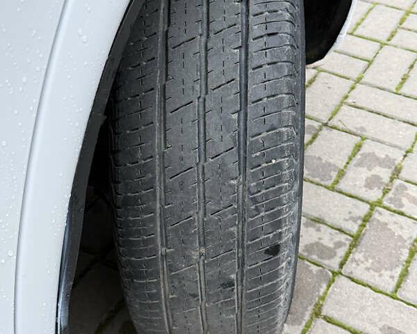 Білий Мерседес Віто, об'ємом двигуна 2.15 л та пробігом 330 тис. км за 3999 $, фото 12 на Automoto.ua