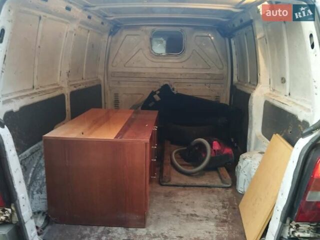 Белый Мерседес Вито, объемом двигателя 2.15 л и пробегом 190 тыс. км за 2500 $, фото 5 на Automoto.ua