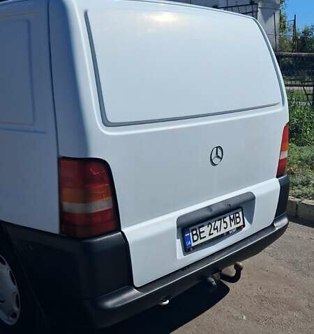 Белый Мерседес Вито, объемом двигателя 2.15 л и пробегом 350 тыс. км за 4300 $, фото 4 на Automoto.ua