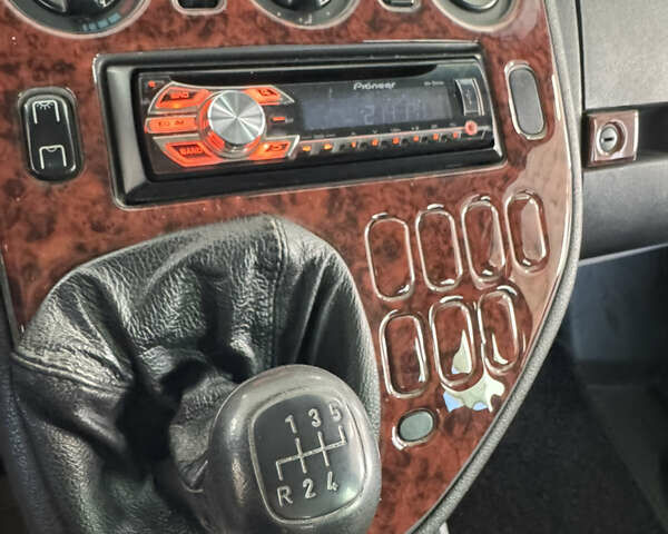 Белый Мерседес Вито, объемом двигателя 2.15 л и пробегом 302 тыс. км за 7400 $, фото 35 на Automoto.ua