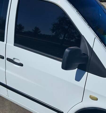 Белый Мерседес Вито, объемом двигателя 2.15 л и пробегом 350 тыс. км за 4300 $, фото 8 на Automoto.ua