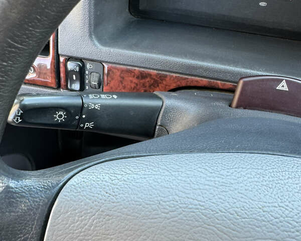 Белый Мерседес Вито, объемом двигателя 2.15 л и пробегом 301 тыс. км за 7300 $, фото 58 на Automoto.ua