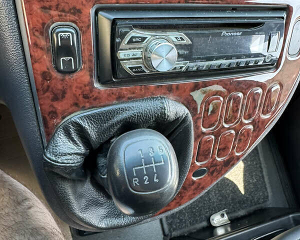 Белый Мерседес Вито, объемом двигателя 2.15 л и пробегом 301 тыс. км за 7300 $, фото 59 на Automoto.ua