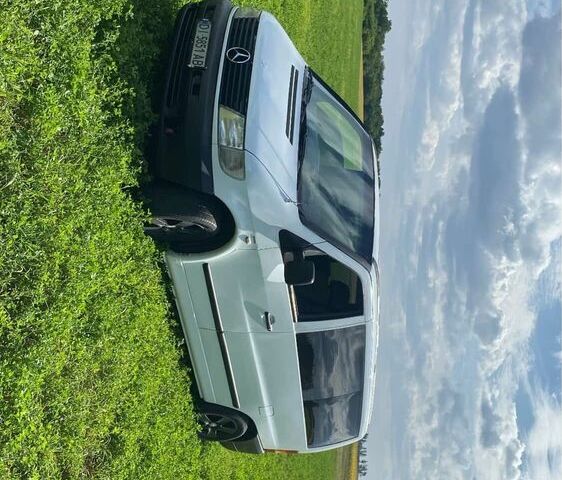 Белый Мерседес Вито, объемом двигателя 2.1 л и пробегом 400 тыс. км за 4300 $, фото 2 на Automoto.ua