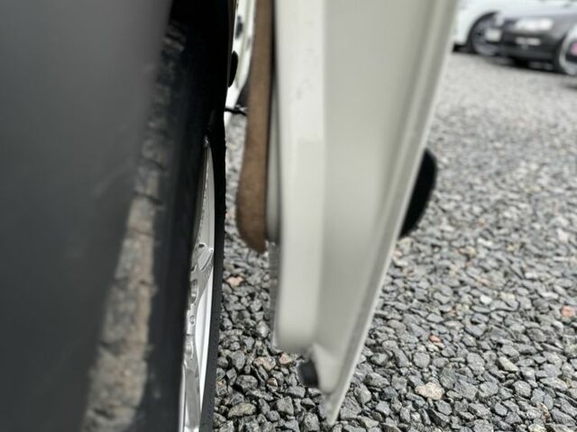 Белый Мерседес Вито, объемом двигателя 2.2 л и пробегом 375 тыс. км за 6000 $, фото 12 на Automoto.ua