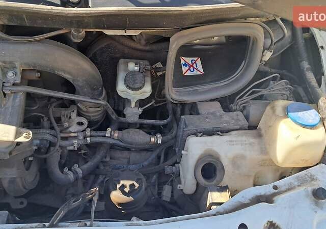 Белый Мерседес Вито, объемом двигателя 2.15 л и пробегом 350 тыс. км за 4300 $, фото 19 на Automoto.ua