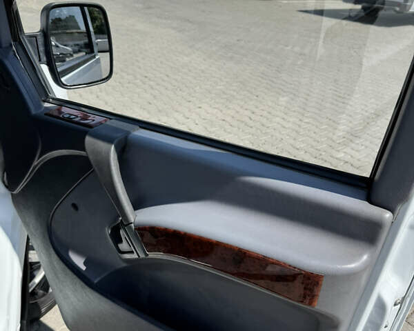 Белый Мерседес Вито, объемом двигателя 2.15 л и пробегом 301 тыс. км за 7300 $, фото 50 на Automoto.ua