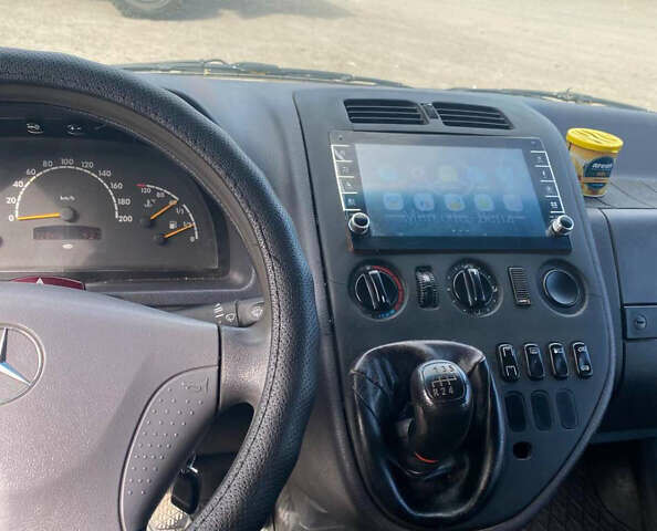 Белый Мерседес Вито, объемом двигателя 2.15 л и пробегом 329 тыс. км за 4300 $, фото 3 на Automoto.ua