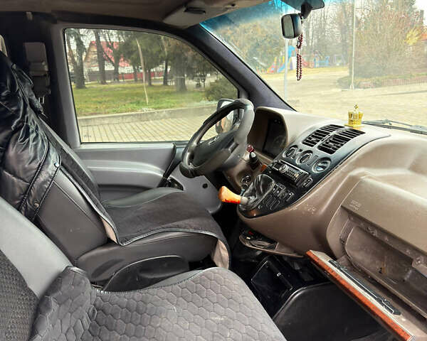 Белый Мерседес Вито, объемом двигателя 2.15 л и пробегом 300 тыс. км за 5500 $, фото 13 на Automoto.ua