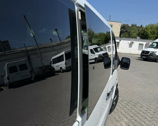 Белый Мерседес Вито, объемом двигателя 2.15 л и пробегом 301 тыс. км за 7300 $, фото 21 на Automoto.ua