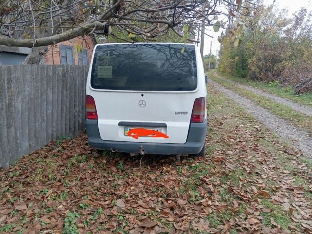 Белый Мерседес Вито, объемом двигателя 2 л и пробегом 400 тыс. км за 2638 $, фото 1 на Automoto.ua