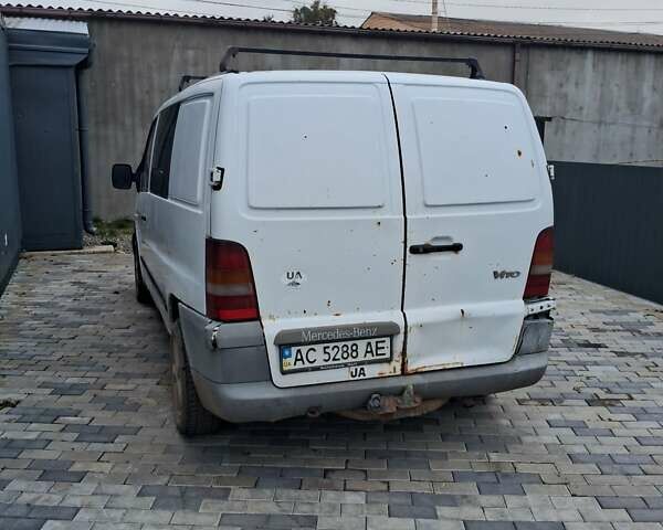 Белый Мерседес Вито, объемом двигателя 2.15 л и пробегом 327 тыс. км за 2500 $, фото 3 на Automoto.ua