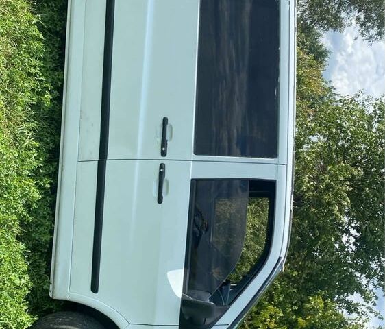 Белый Мерседес Вито, объемом двигателя 2.1 л и пробегом 400 тыс. км за 4300 $, фото 1 на Automoto.ua