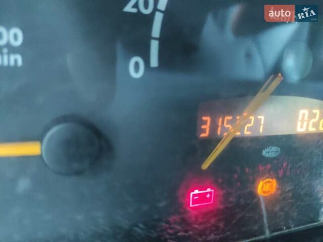 Белый Мерседес Вито, объемом двигателя 2.15 л и пробегом 315 тыс. км за 3800 $, фото 4 на Automoto.ua