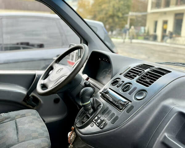 Белый Мерседес Вито, объемом двигателя 2.15 л и пробегом 350 тыс. км за 2350 $, фото 2 на Automoto.ua