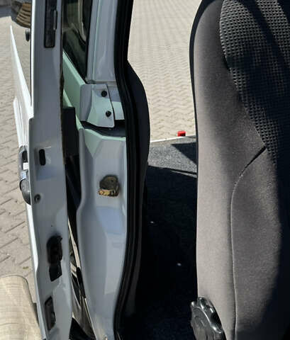 Белый Мерседес Вито, объемом двигателя 2.15 л и пробегом 302 тыс. км за 7400 $, фото 13 на Automoto.ua