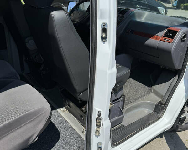 Белый Мерседес Вито, объемом двигателя 2.15 л и пробегом 302 тыс. км за 7400 $, фото 12 на Automoto.ua