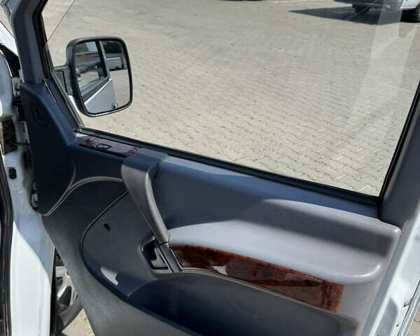 Белый Мерседес Вито, объемом двигателя 2.15 л и пробегом 302 тыс. км за 7400 $, фото 24 на Automoto.ua