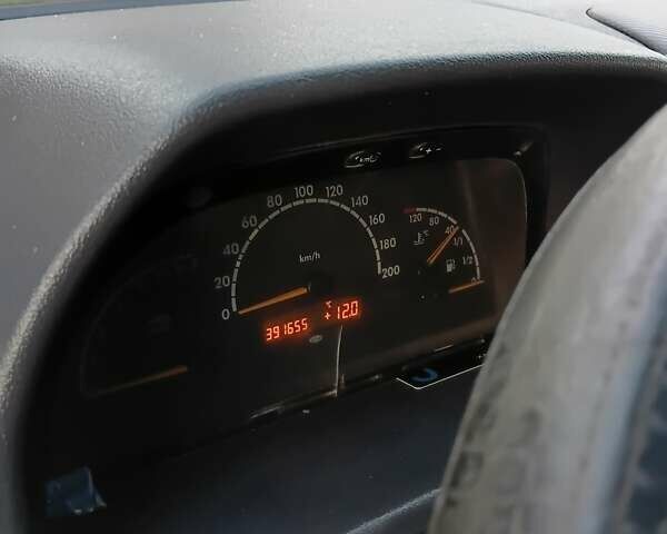 Белый Мерседес Вито, объемом двигателя 2.15 л и пробегом 400 тыс. км за 5500 $, фото 2 на Automoto.ua