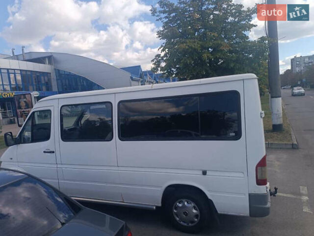 Белый Мерседес Вито, объемом двигателя 2.15 л и пробегом 700 тыс. км за 8200 $, фото 6 на Automoto.ua