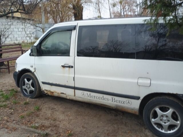 Белый Мерседес Вито, объемом двигателя 0 л и пробегом 328 тыс. км за 2000 $, фото 3 на Automoto.ua