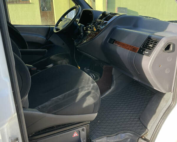 Белый Мерседес Вито, объемом двигателя 2.15 л и пробегом 519 тыс. км за 2800 $, фото 9 на Automoto.ua