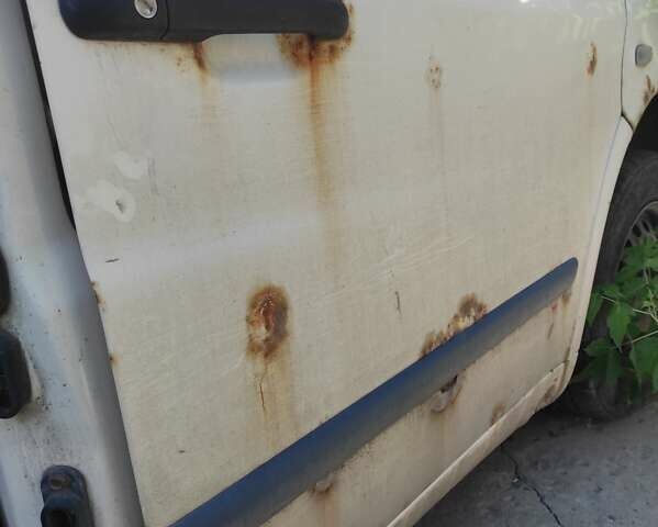 Белый Мерседес Вито, объемом двигателя 2.15 л и пробегом 315 тыс. км за 3800 $, фото 7 на Automoto.ua