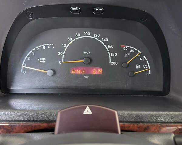 Белый Мерседес Вито, объемом двигателя 2.15 л и пробегом 301 тыс. км за 7300 $, фото 62 на Automoto.ua