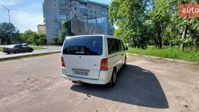 Белый Мерседес Вито, объемом двигателя 2.2 л и пробегом 373 тыс. км за 5000 $, фото 3 на Automoto.ua