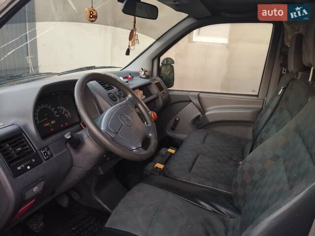 Белый Мерседес Вито, объемом двигателя 2.15 л и пробегом 190 тыс. км за 2500 $, фото 1 на Automoto.ua