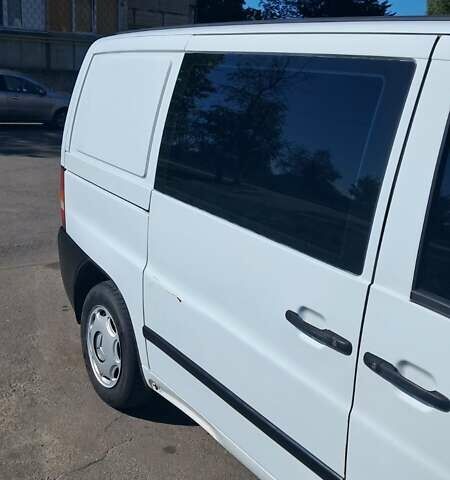 Белый Мерседес Вито, объемом двигателя 2.15 л и пробегом 350 тыс. км за 4300 $, фото 9 на Automoto.ua