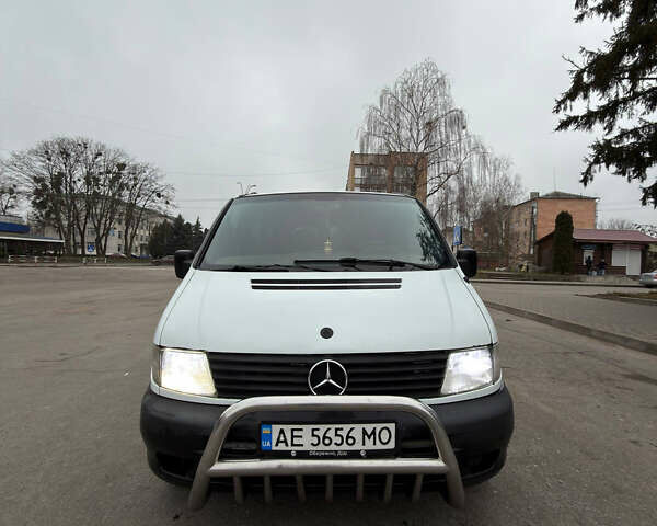 Белый Мерседес Вито, объемом двигателя 2.15 л и пробегом 300 тыс. км за 5500 $, фото 2 на Automoto.ua