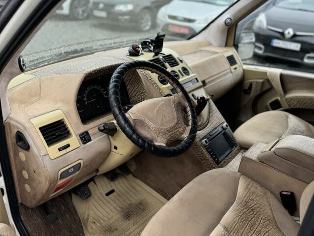 Белый Мерседес Вито, объемом двигателя 2.2 л и пробегом 375 тыс. км за 6000 $, фото 4 на Automoto.ua