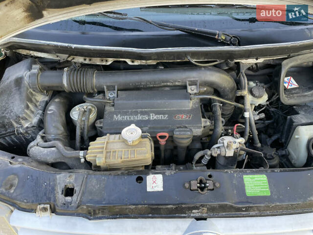 Белый Мерседес Вито, объемом двигателя 2.15 л и пробегом 519 тыс. км за 2800 $, фото 13 на Automoto.ua