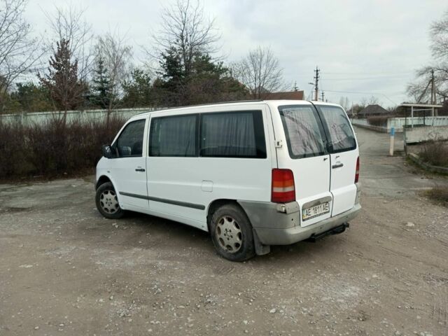 Белый Мерседес Вито, объемом двигателя 2.2 л и пробегом 500 тыс. км за 4200 $, фото 3 на Automoto.ua