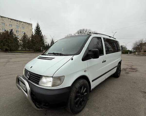 Белый Мерседес Вито, объемом двигателя 2.15 л и пробегом 300 тыс. км за 5500 $, фото 3 на Automoto.ua