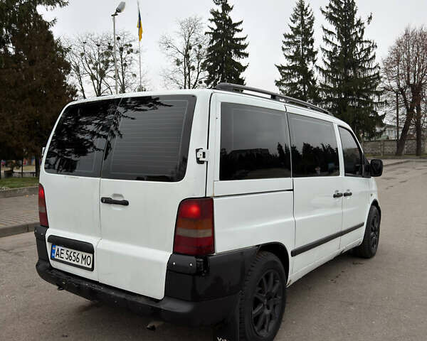 Белый Мерседес Вито, объемом двигателя 2.15 л и пробегом 300 тыс. км за 5500 $, фото 9 на Automoto.ua