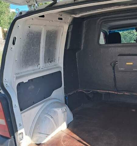 Белый Мерседес Вито, объемом двигателя 2.15 л и пробегом 350 тыс. км за 4300 $, фото 1 на Automoto.ua