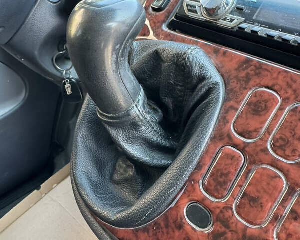 Белый Мерседес Вито, объемом двигателя 2.15 л и пробегом 302 тыс. км за 7400 $, фото 20 на Automoto.ua