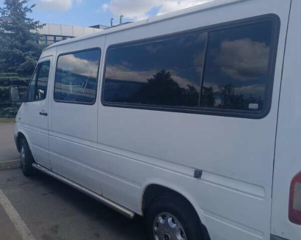 Белый Мерседес Вито, объемом двигателя 2.15 л и пробегом 700 тыс. км за 8200 $, фото 5 на Automoto.ua