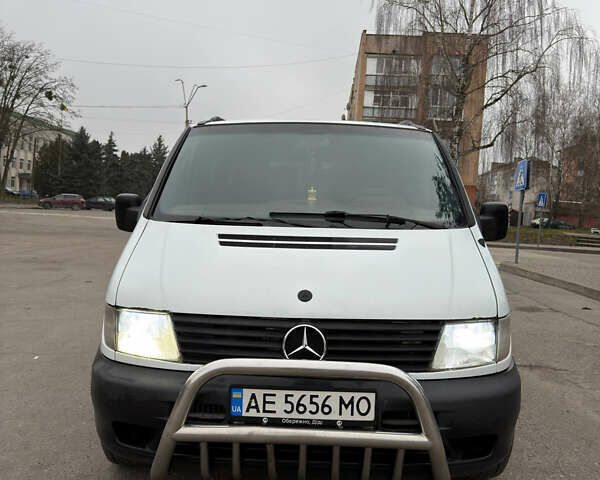 Белый Мерседес Вито, объемом двигателя 2.15 л и пробегом 300 тыс. км за 5500 $, фото 1 на Automoto.ua