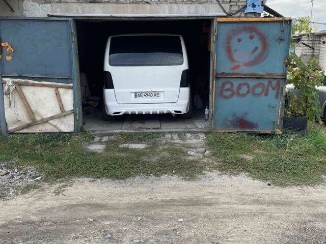 Белый Мерседес Вито, объемом двигателя 2.1 л и пробегом 265 тыс. км за 6400 $, фото 4 на Automoto.ua