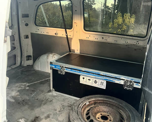 Білий Мерседес Віто, об'ємом двигуна 0 л та пробігом 400 тис. км за 4000 $, фото 2 на Automoto.ua