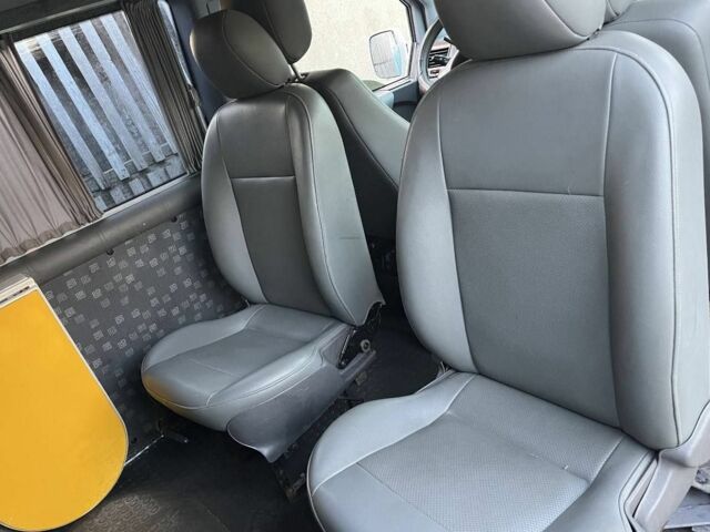 Белый Мерседес Вито, объемом двигателя 2.2 л и пробегом 387 тыс. км за 5500 $, фото 7 на Automoto.ua